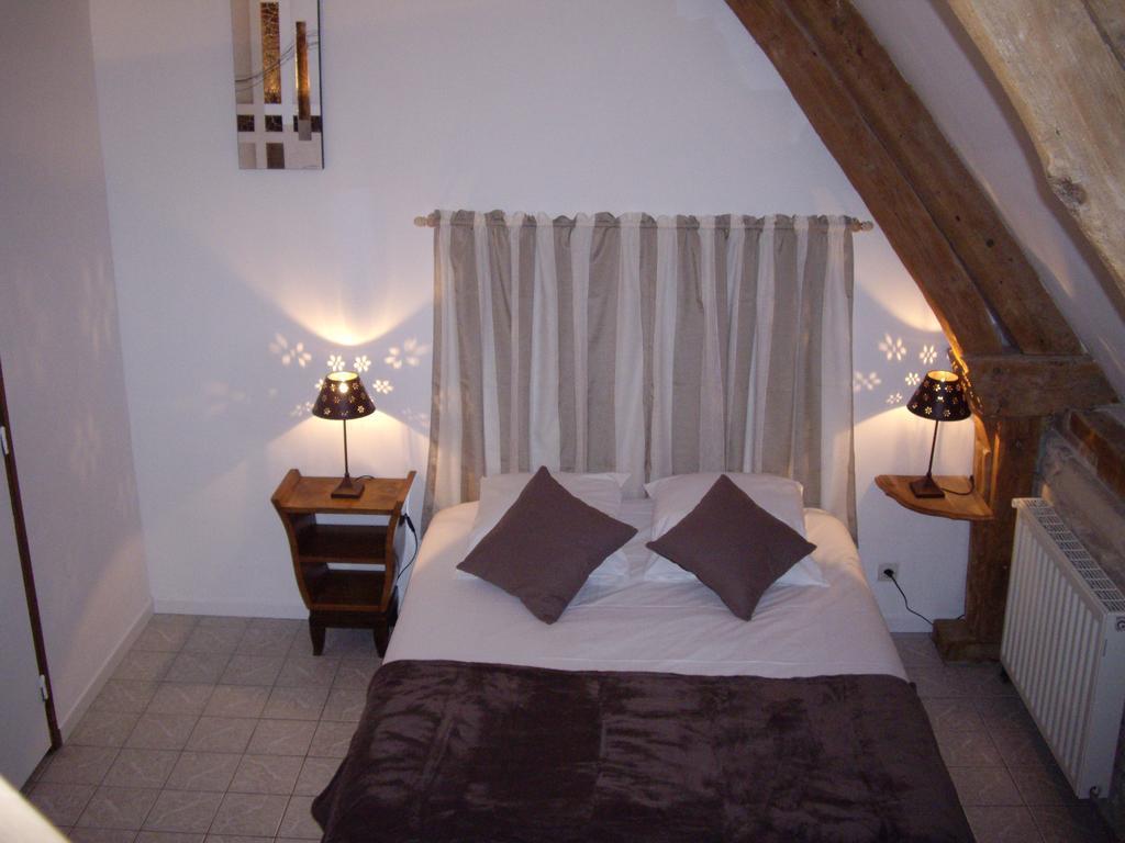 Auberge De La Luzerne Bernières-sur-Mer Δωμάτιο φωτογραφία